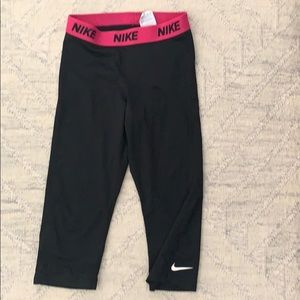 EUC Nike DRI FIT capris Sz M